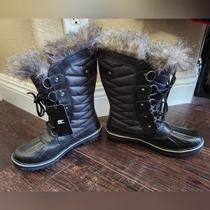 Women's Joan of Arctic Black Boots,  NEW with tags!, Size 5.5